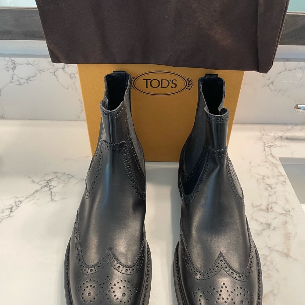 Tod’s ankle boots 100% leather and Authentic, brand NEW, size 11.5 UK 12.5 US. - Picture 3 of 8